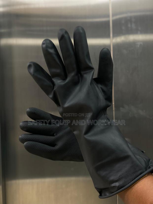 Rubber Gloves (Sun) Reliable Under Extreme Environments.