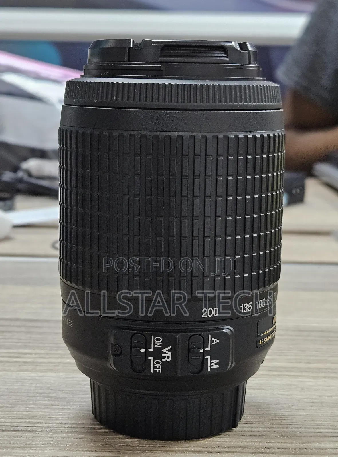 Nikon Af-S Dx Vr Zoom-Nikkor 55-200mm F/4-5.6g if-Ed Lens
