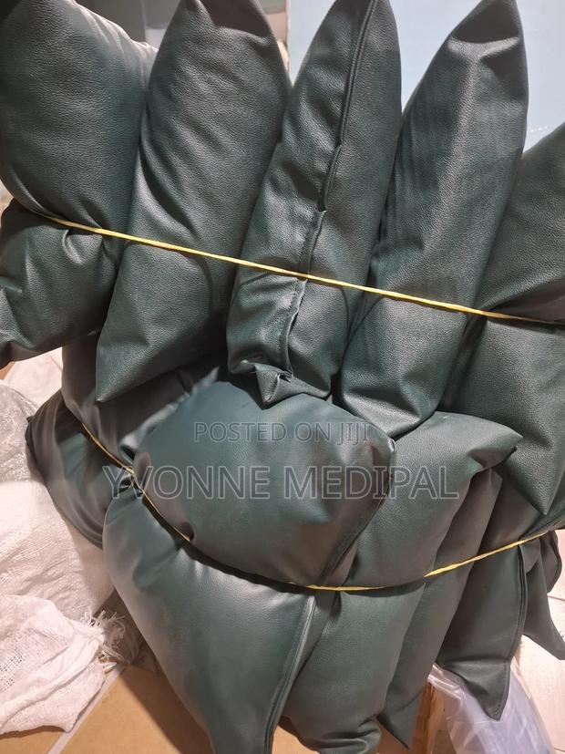 Pillow With Mackintosh - thumbnail 3