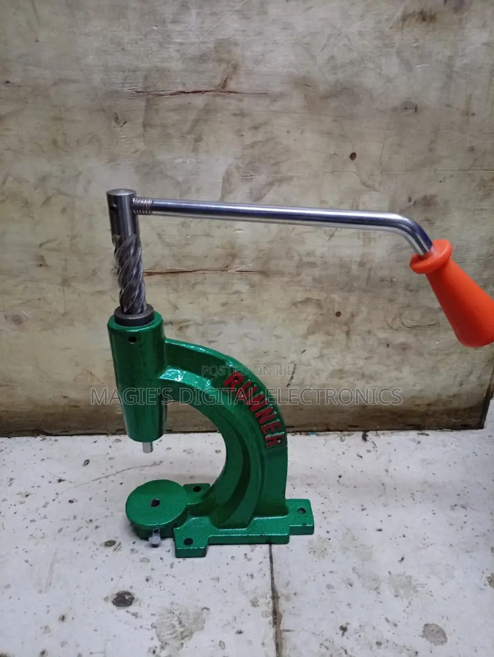 Long Lasting Button Press Machine