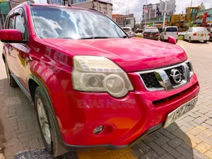 Nissan X-Trail 2.0 Petrol XE 2012 Red