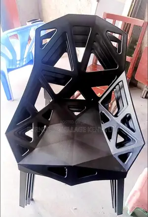 Dining Chair:Modern Hollow Plastic Chair for Dining /Office