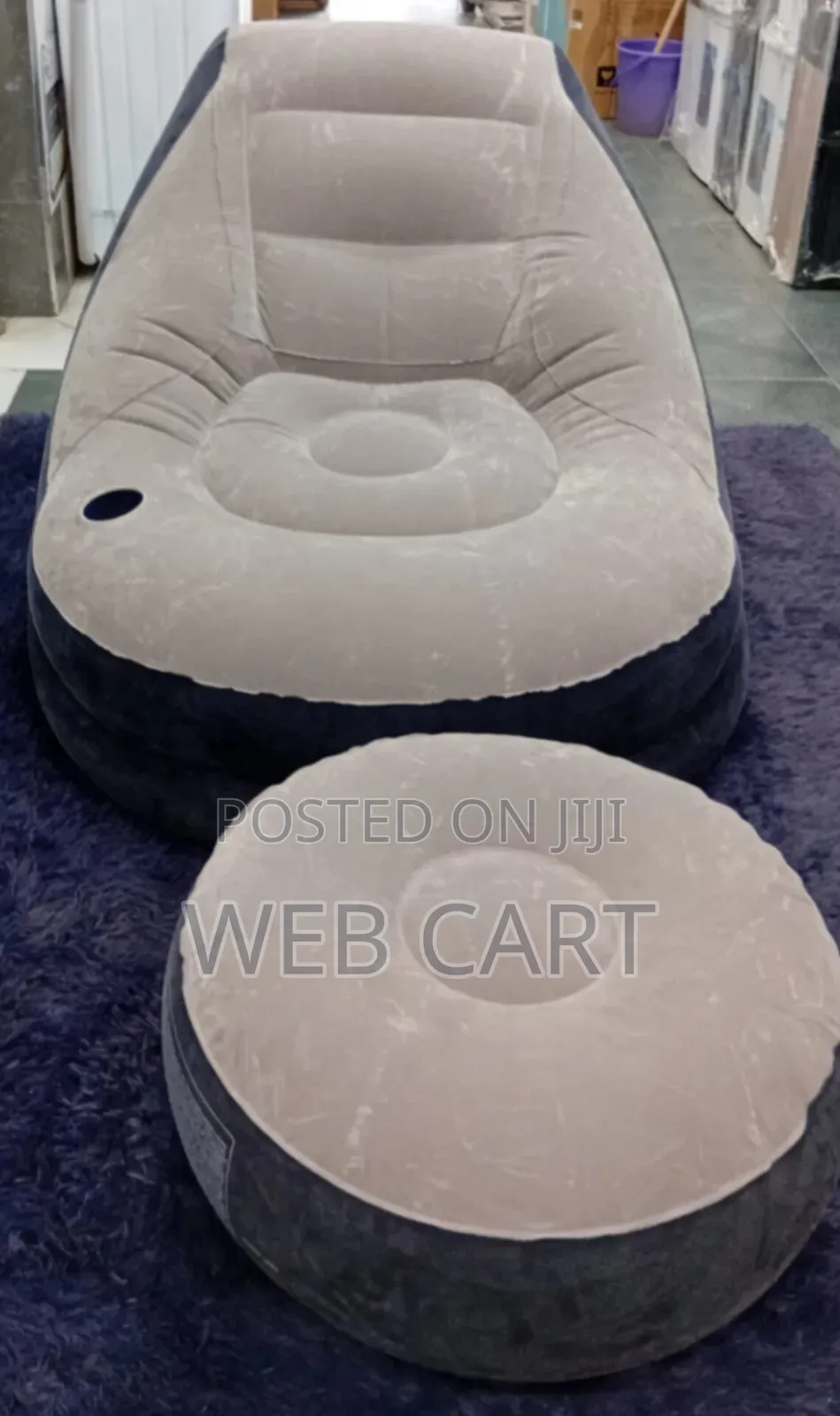 Inflatable Seat With Free Pump