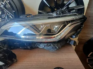 Toyota Crown Headlights Zenon Pair