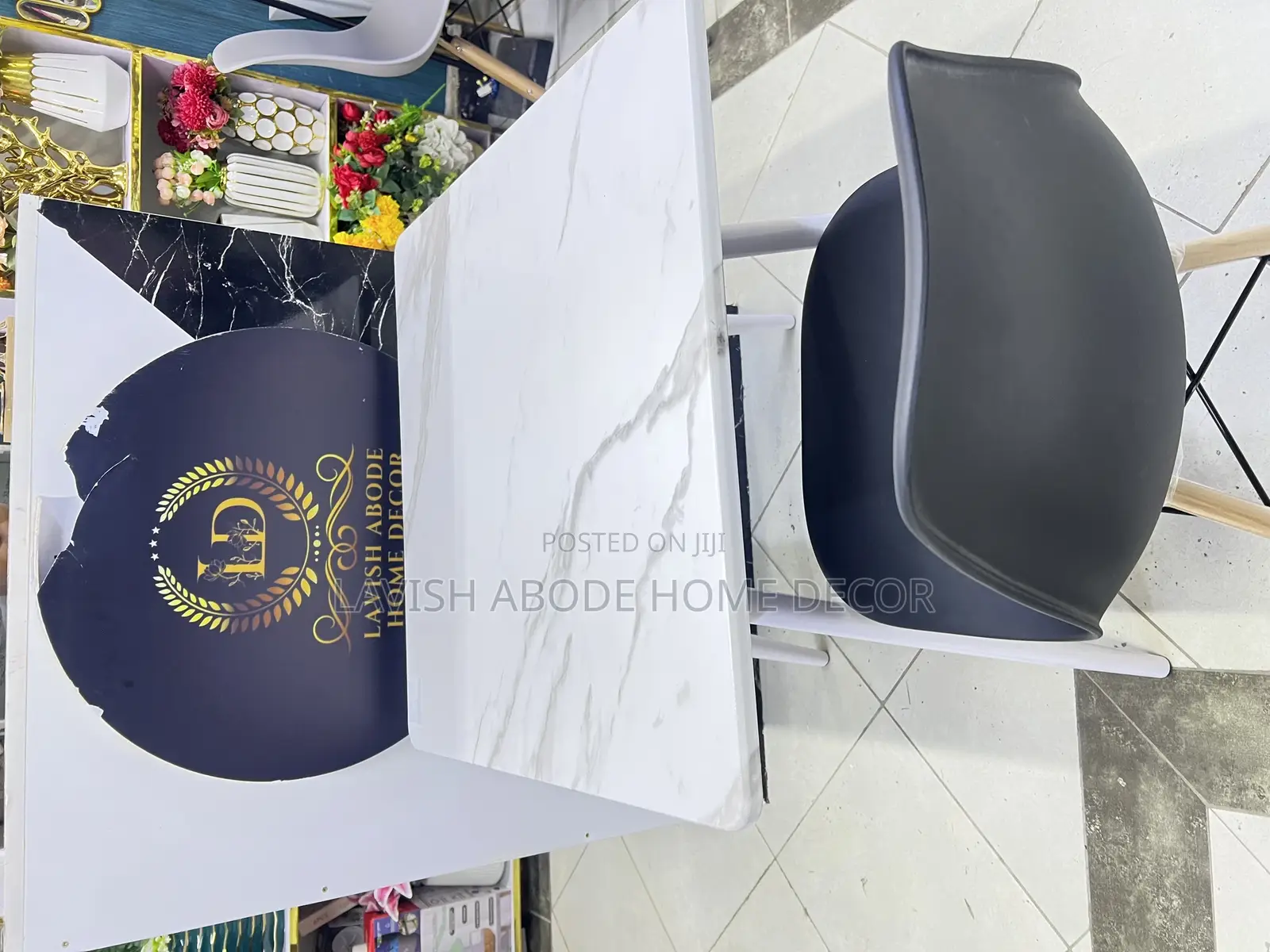 Square Table Dinner Table / Study Desk for Small Apartment