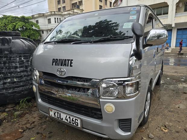 Toyota HiAce 2016 Silver - thumbnail 2