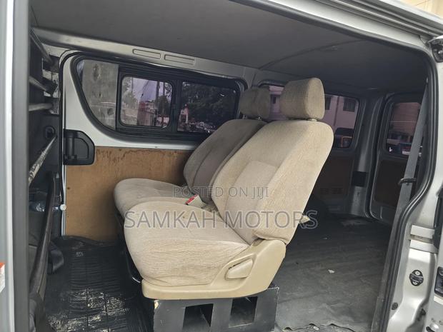 Toyota HiAce 2016 Silver - thumbnail 5