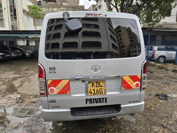 Toyota HiAce 2016 Silver - thumbnail 7