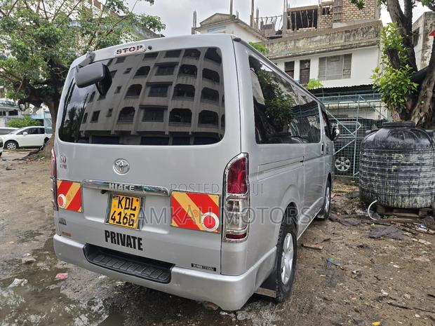 Toyota HiAce 2016 Silver - thumbnail 9