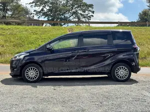 Toyota Sienta 2018 Purple