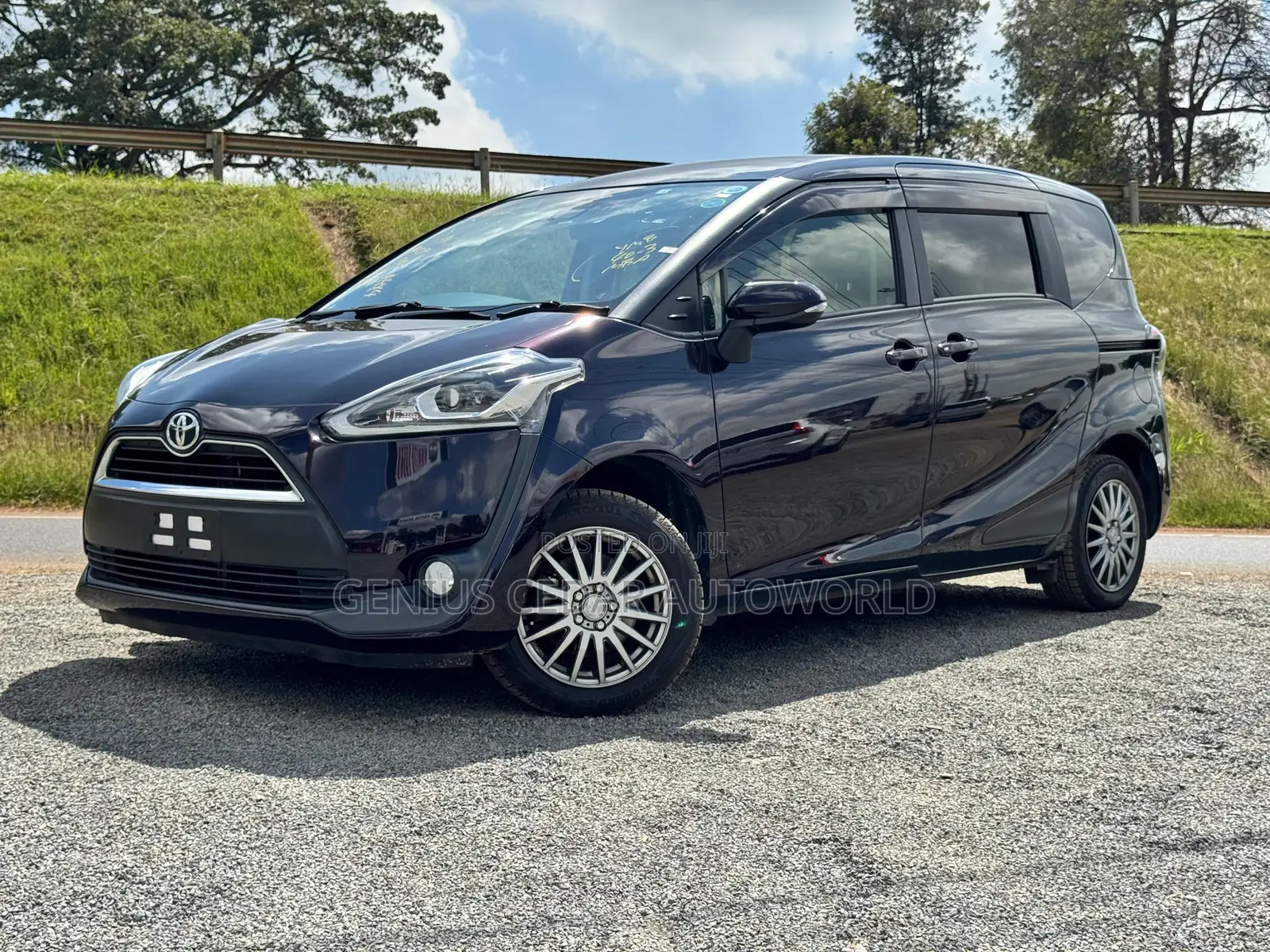 Toyota Sienta 2018 Purple