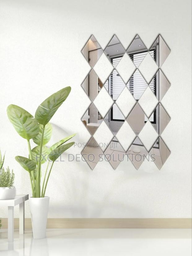 "Shimmer Diamond Mirror – Minimalist Acrylic Décor"
