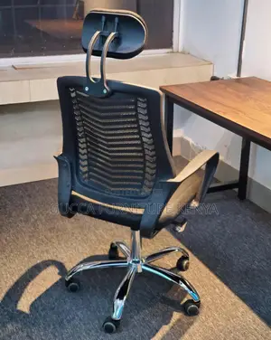 Office Furniture:Contoured Fabric Executive Work Chair