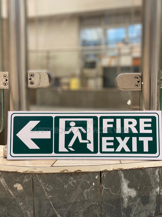 Fire Exit Sign – Multi-floor Indicator With Left Arrow Path