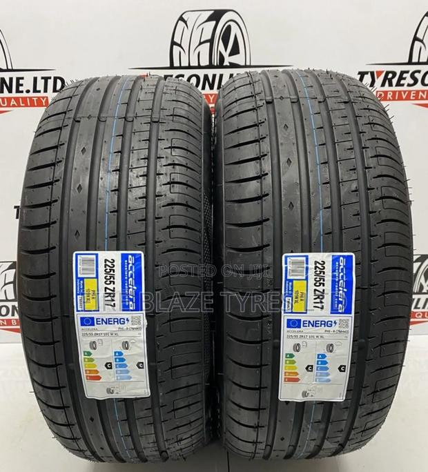225/55r17 Accelera