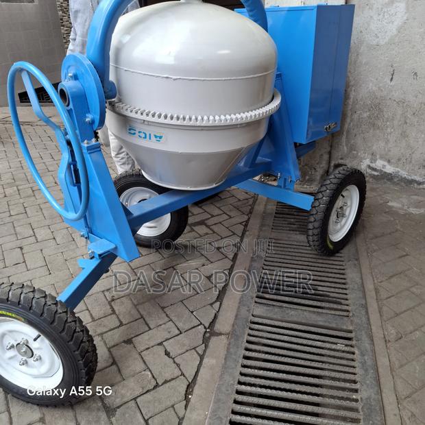 400litre Concrete Mixer. - thumbnail 3