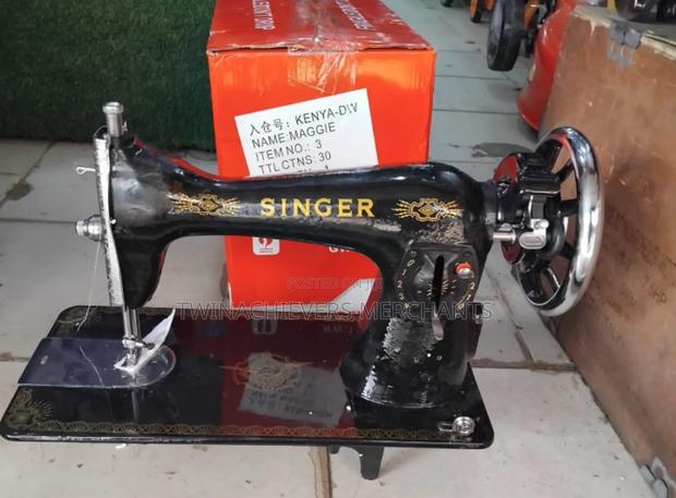 Complete Singer Sewing Machine - thumbnail 2