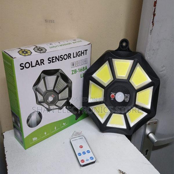 Led Waterproof Solar Light Pir Motion Sensor Remote Control - main view