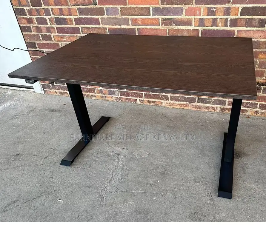 Office Desk:Electric Wood Lift Standing Desk – 140cm Wide