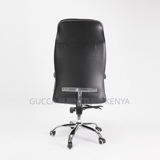 Office Chair: Clerical Leather Chair With Pp Plastic Hands - thumbnail 3