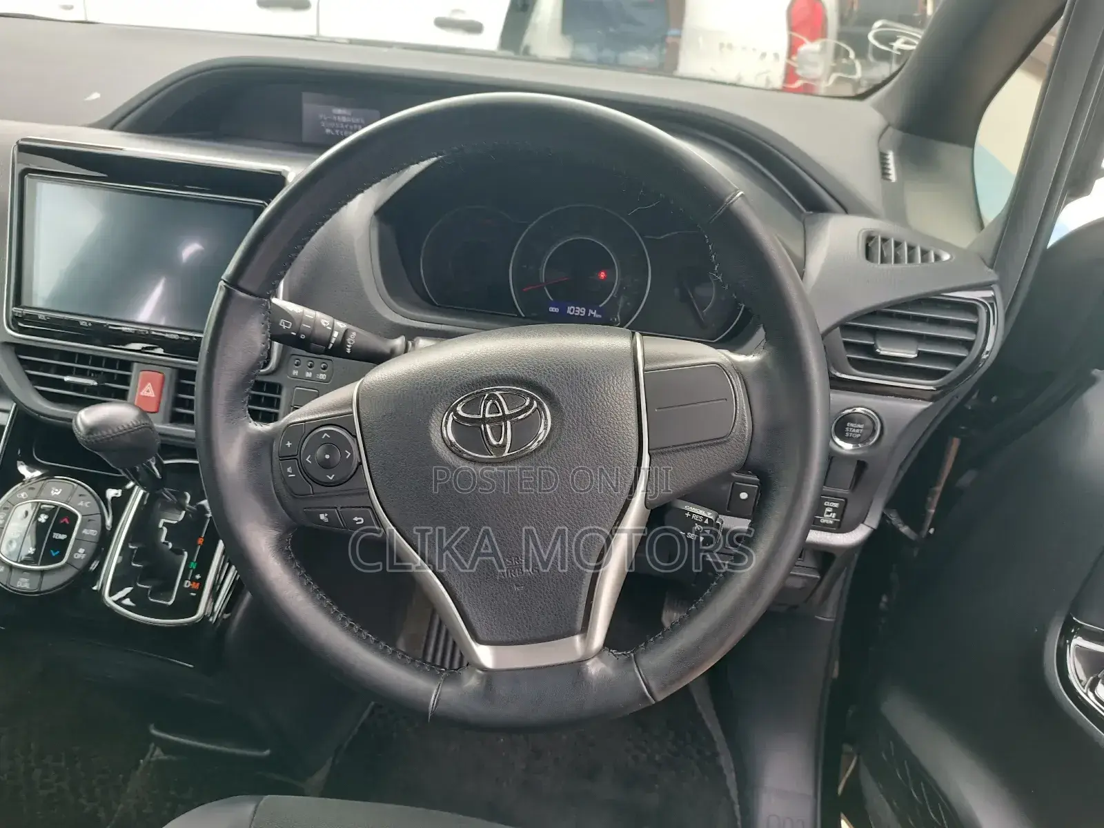 Toyota Noah 2018 White