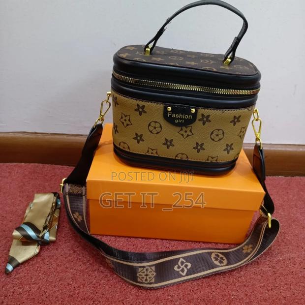 Premium Quality Women's Shoulder Bag Comes In A Gift Box - thumbnail 5