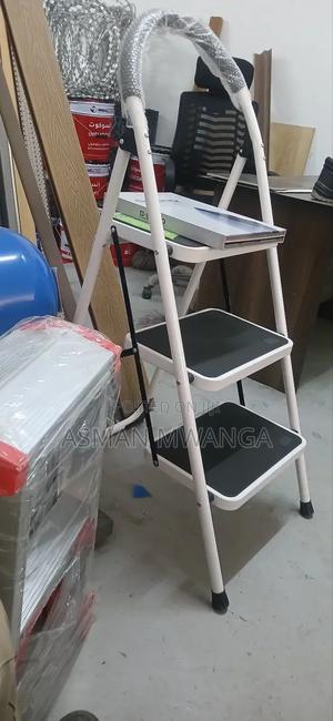 Steel Step Ladder 4 Steps - thumbnail 2