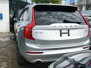 Volvo XC90 T5 Momentum AWD 2018 Silver