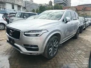 Volvo XC90 T5 Momentum AWD 2018 Silver