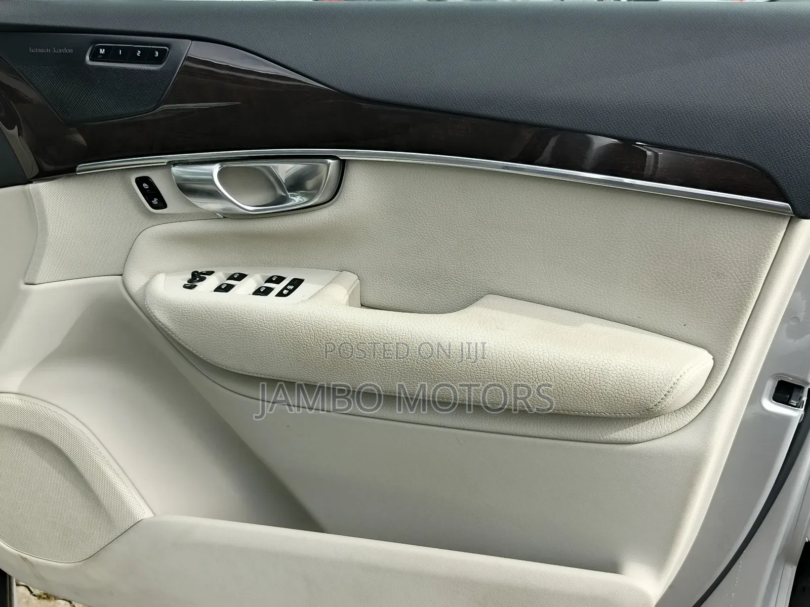 Volvo XC90 T5 Momentum AWD 2018 Silver