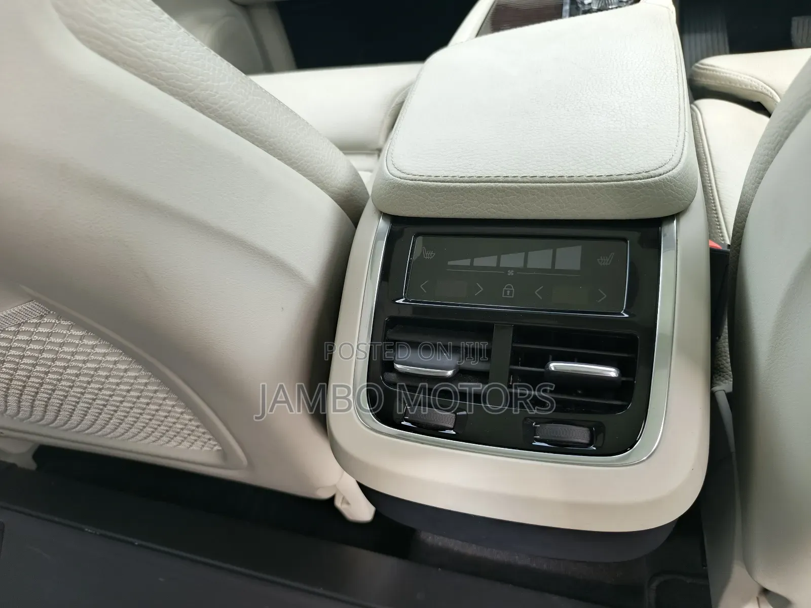 Volvo XC90 T5 Momentum AWD 2018 Silver