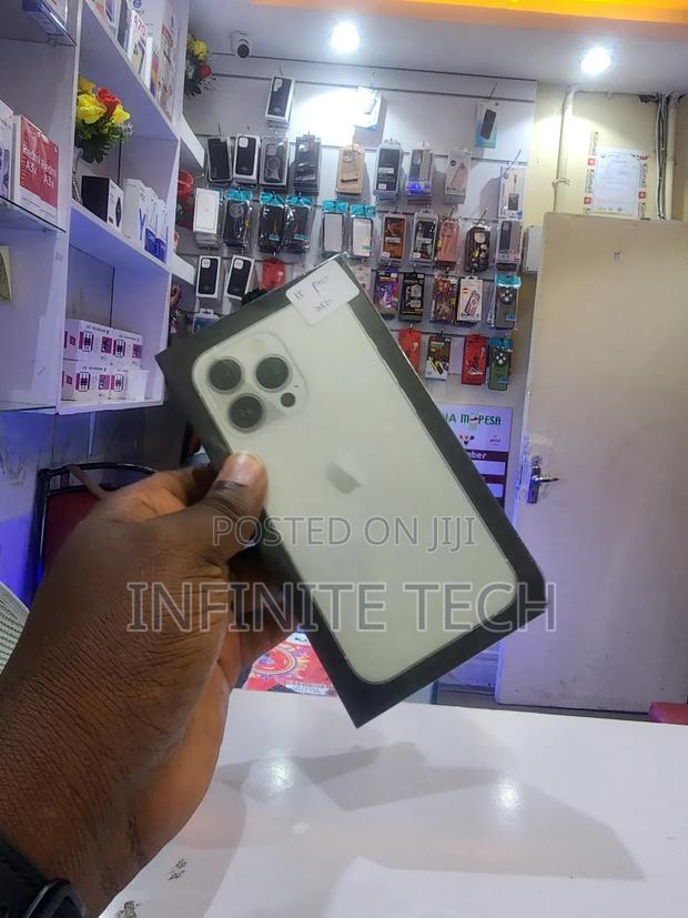 New Apple iPhone 13 Pro 256 GB Black - main view