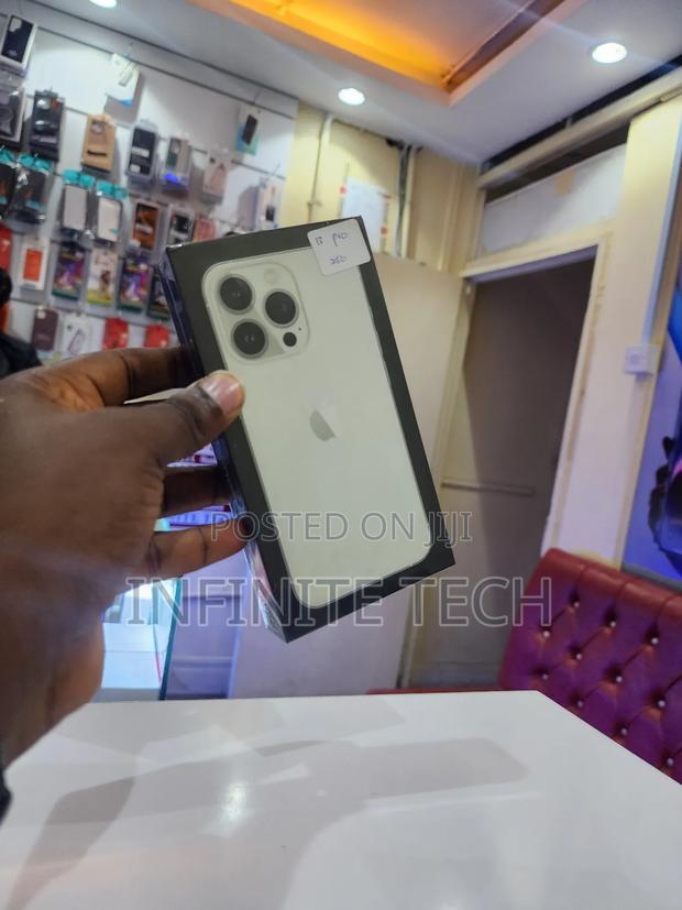 New Apple iPhone 13 Pro 256 GB Black - main view