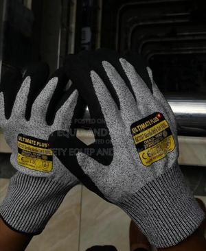 Cut Resistant Gloves - Scratch, Tear & Cut Proof - thumbnail 2