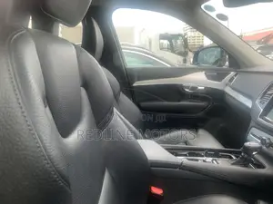 Volvo XC90 T5 Momentum 5P FWD 2018 Matt Black