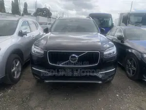 Volvo XC90 T5 Momentum 5P FWD 2018 Matt Black