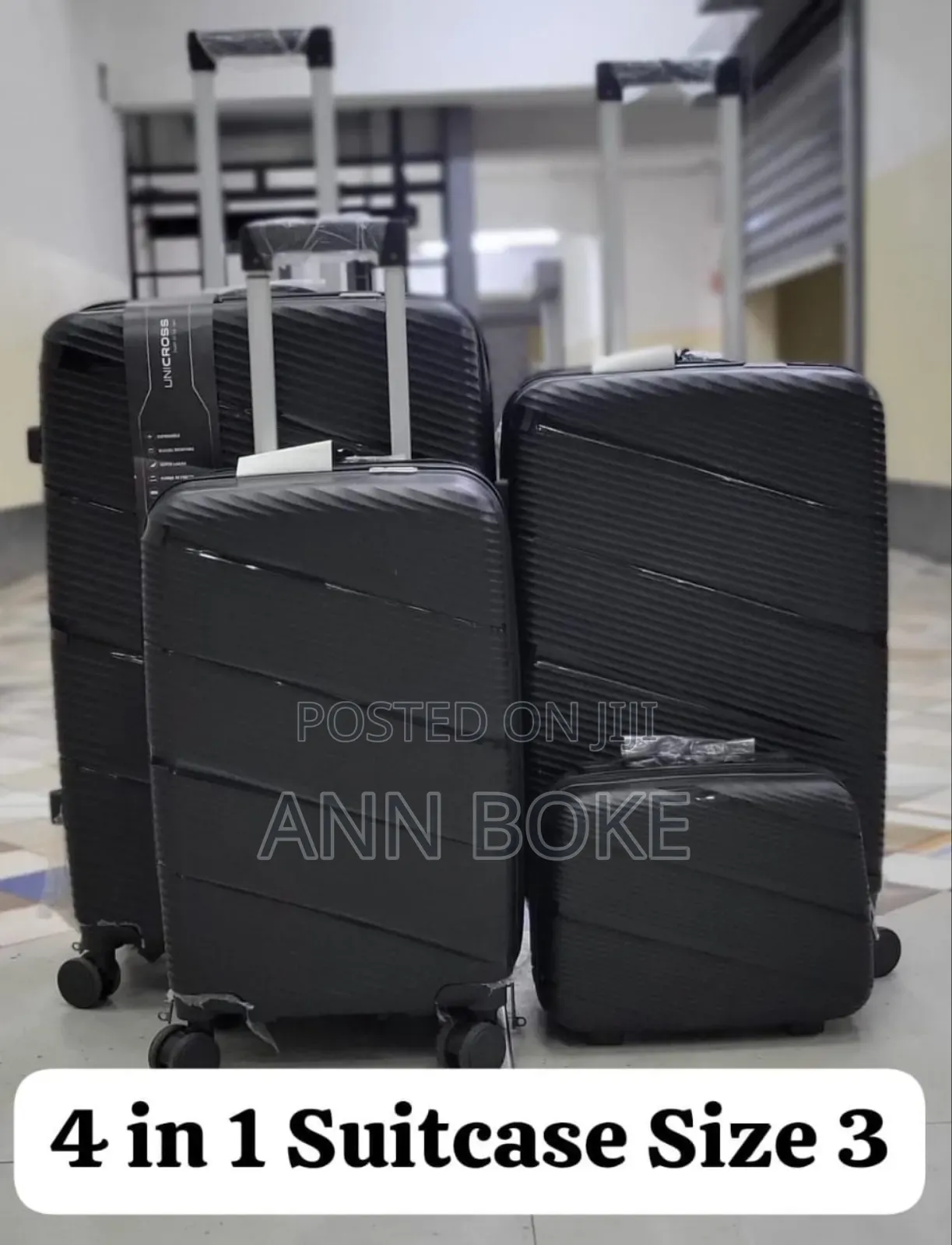 *4 in 1 Luxurious Unbreakable Suitcase*