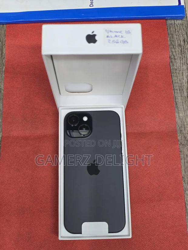 New Apple iPhone 15 256 GB Gray - main view