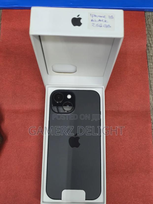 New Apple iPhone 15 256 GB Gray - thumbnail 3
