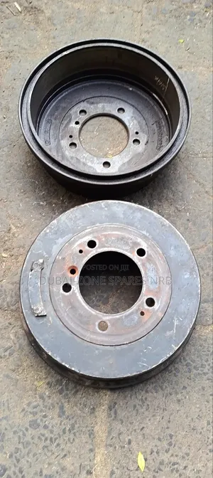 Land Cruiser J79 2-Brake Drums.