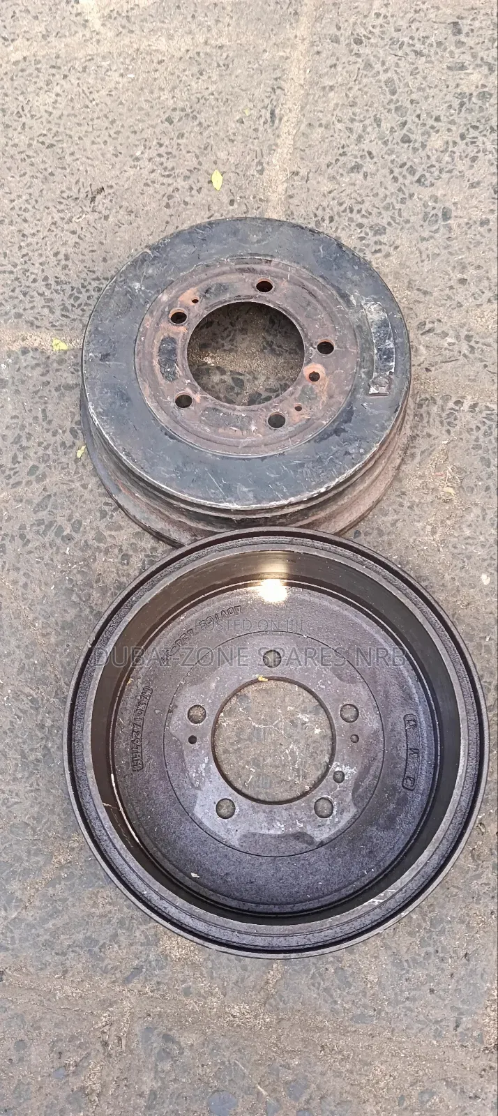 Land Cruiser J79 2-Brake Drums.
