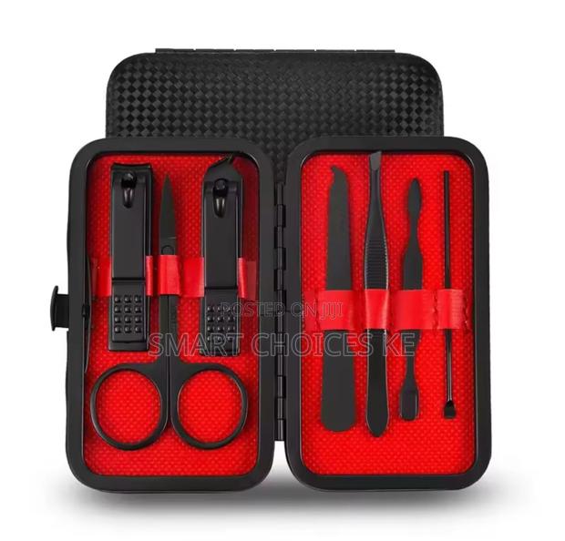 Sleek 11pc Manicure Pedicure Nail Kit Set
Well Packaged