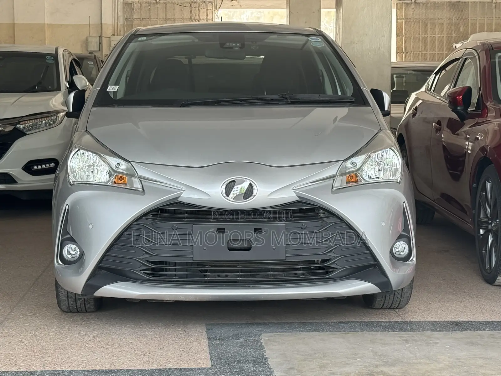 Toyota Vitz 2018 Silver