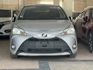 Toyota Vitz 2018 Silver