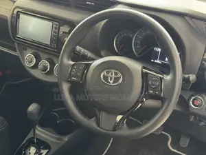 Toyota Vitz 2018 Silver