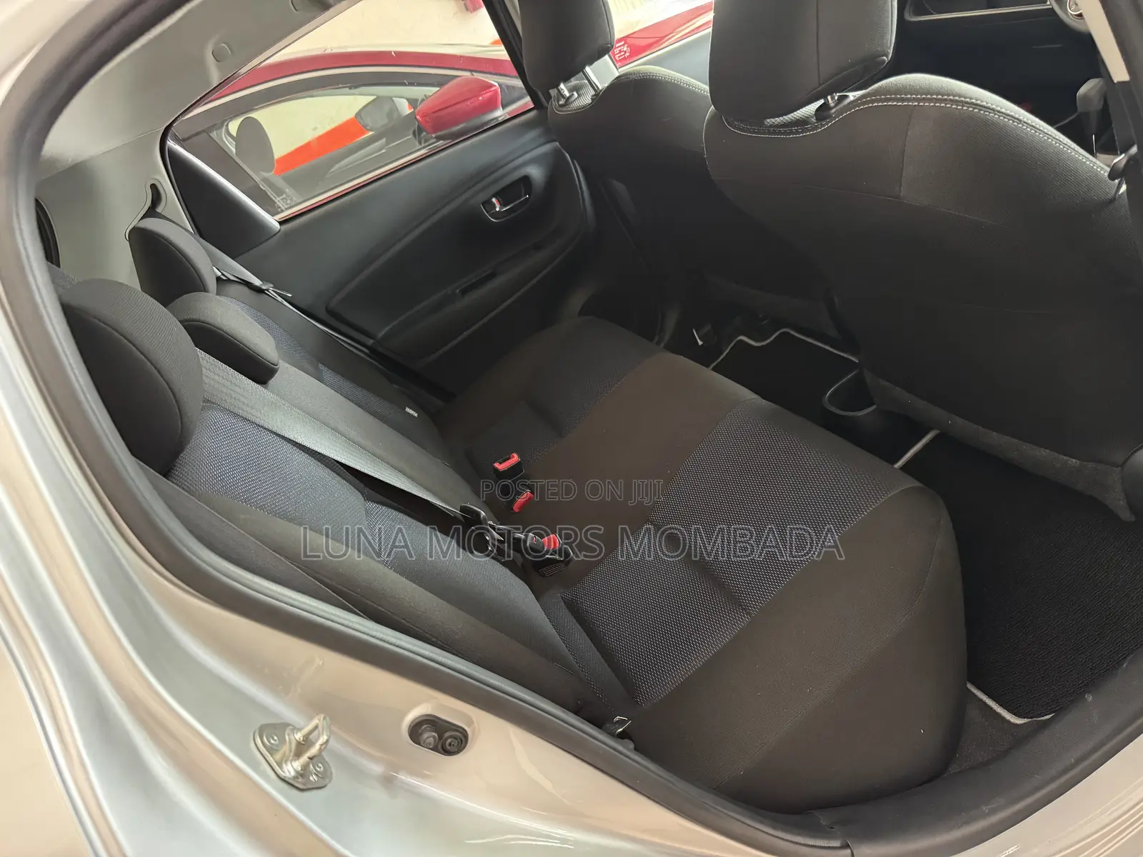 Toyota Vitz 2018 Silver