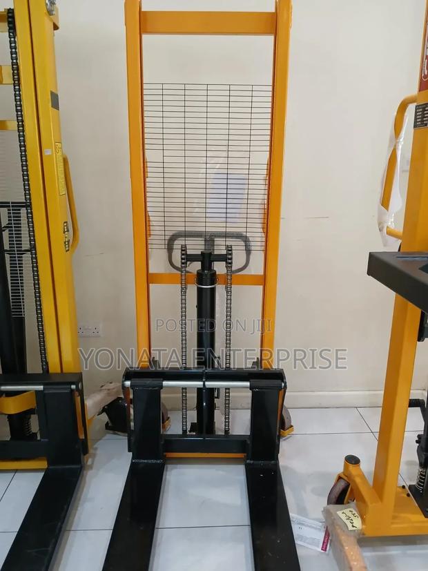 Hydraulic Stacker 2t - main view