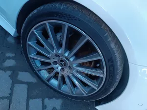 Mercedes-Benz C180 2018 Pearl