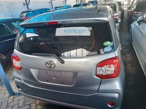 Toyota Passo 2018 Silver
