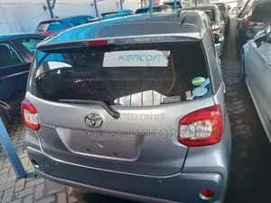 Toyota Passo 2018 Silver